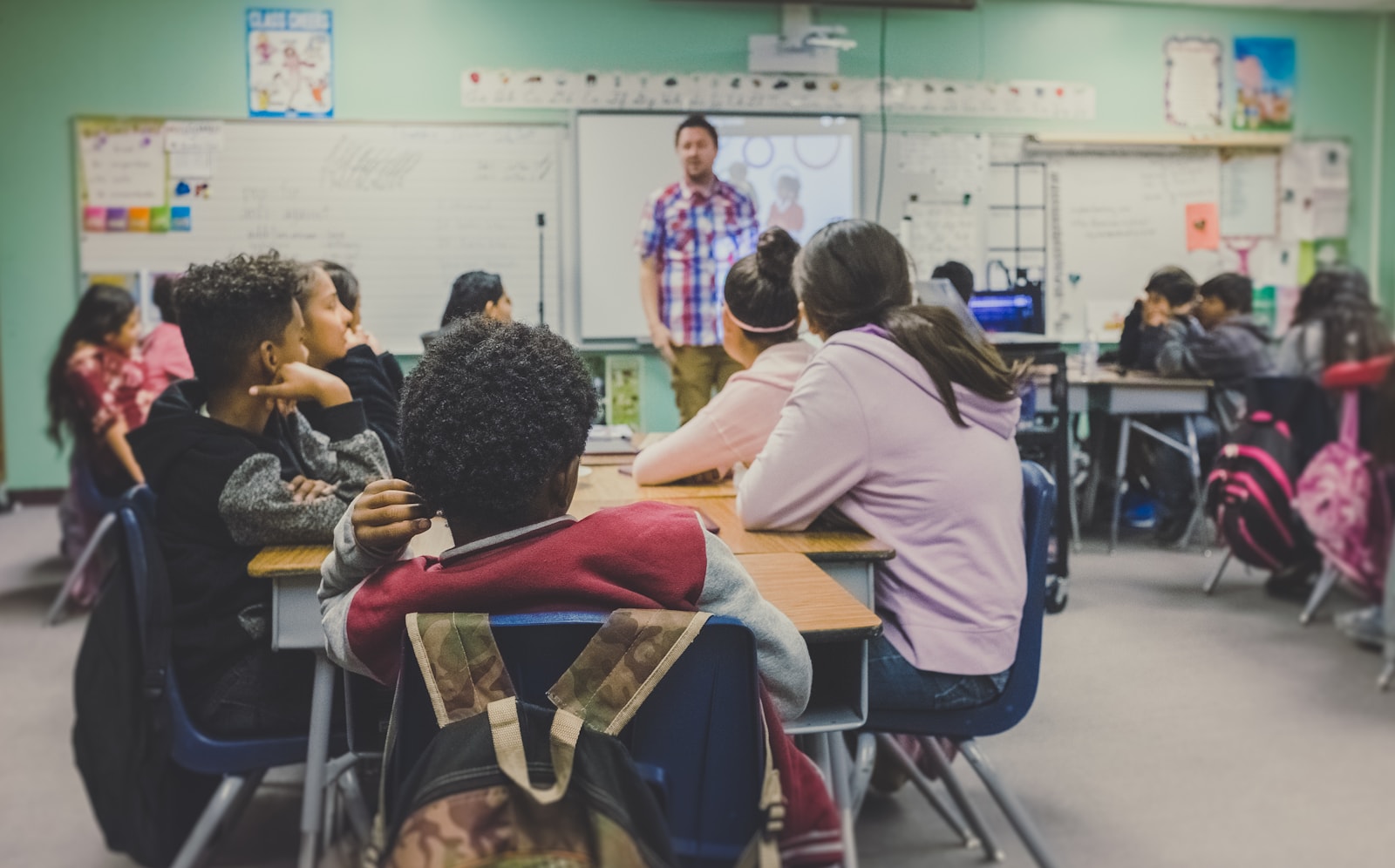 EduBridge：家庭在欧洲的守护者
